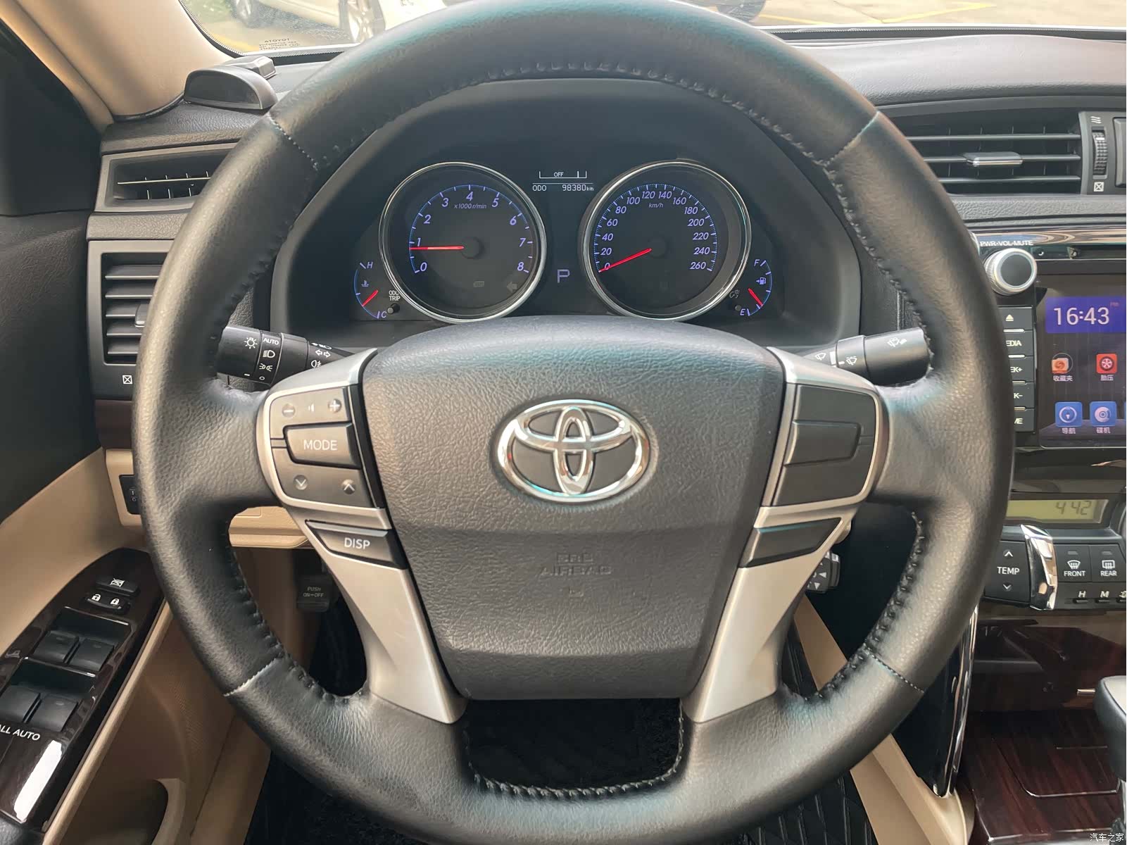 Toyota 2.5V, 2013 9