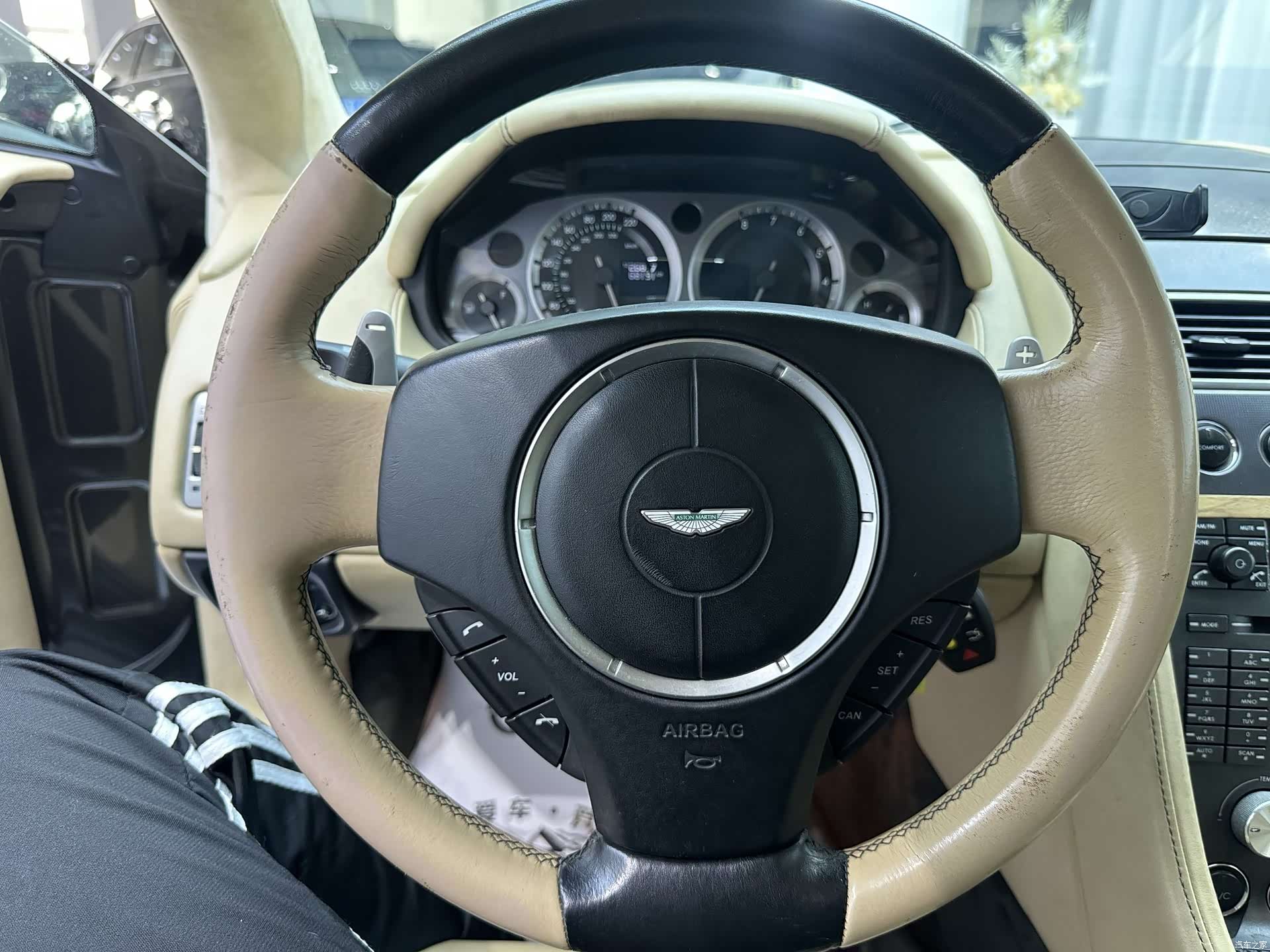Aston Martin Vantage, 2010 4