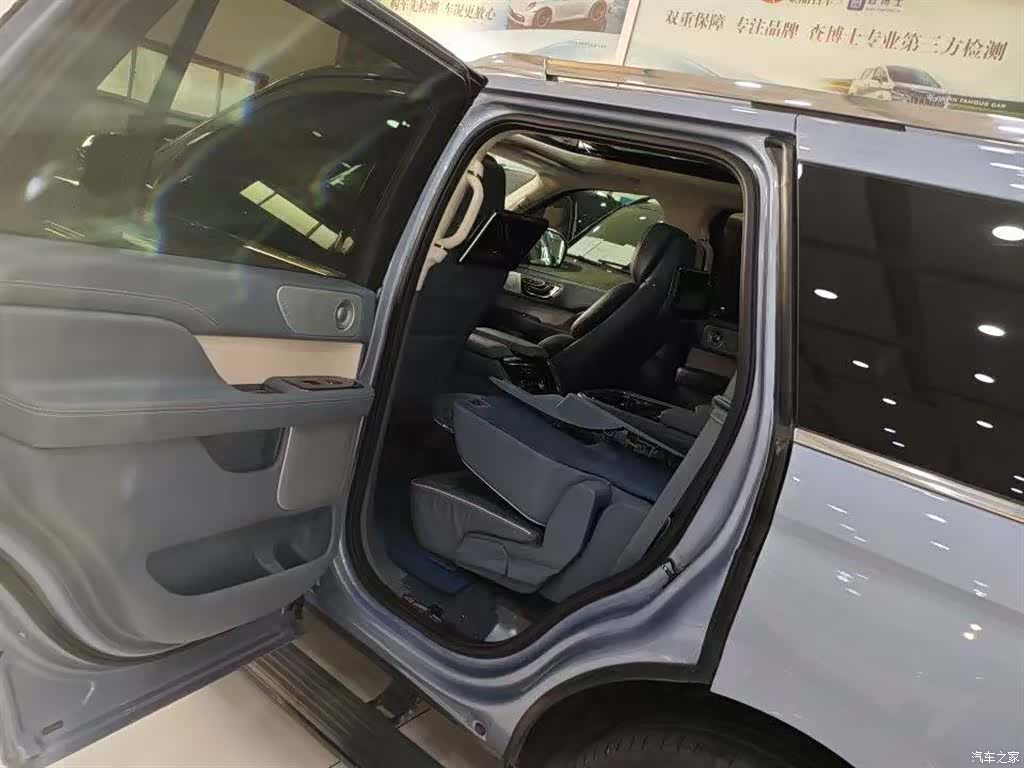 Lincoln Navigator, 2019 все фото