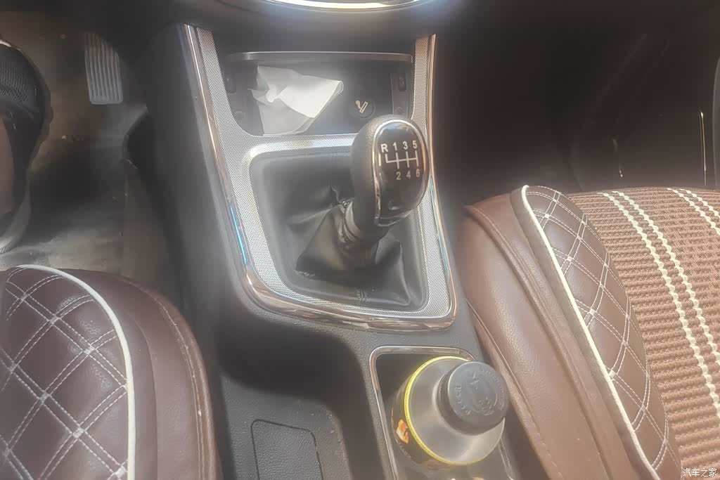 Wuling 560, 2017 16