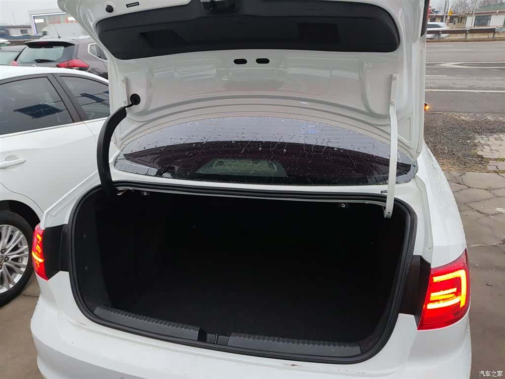 Volkswagen Sagitar, 2016 15