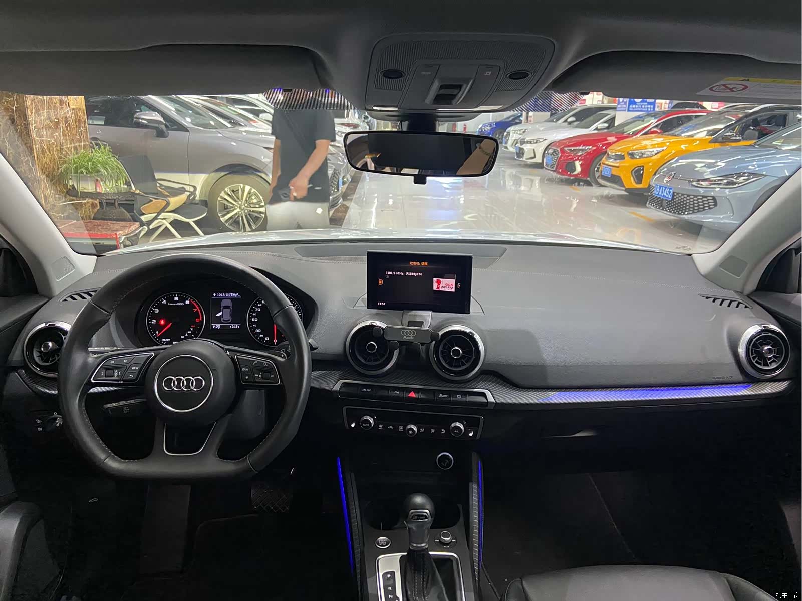 Audi Q2L, 2021 9