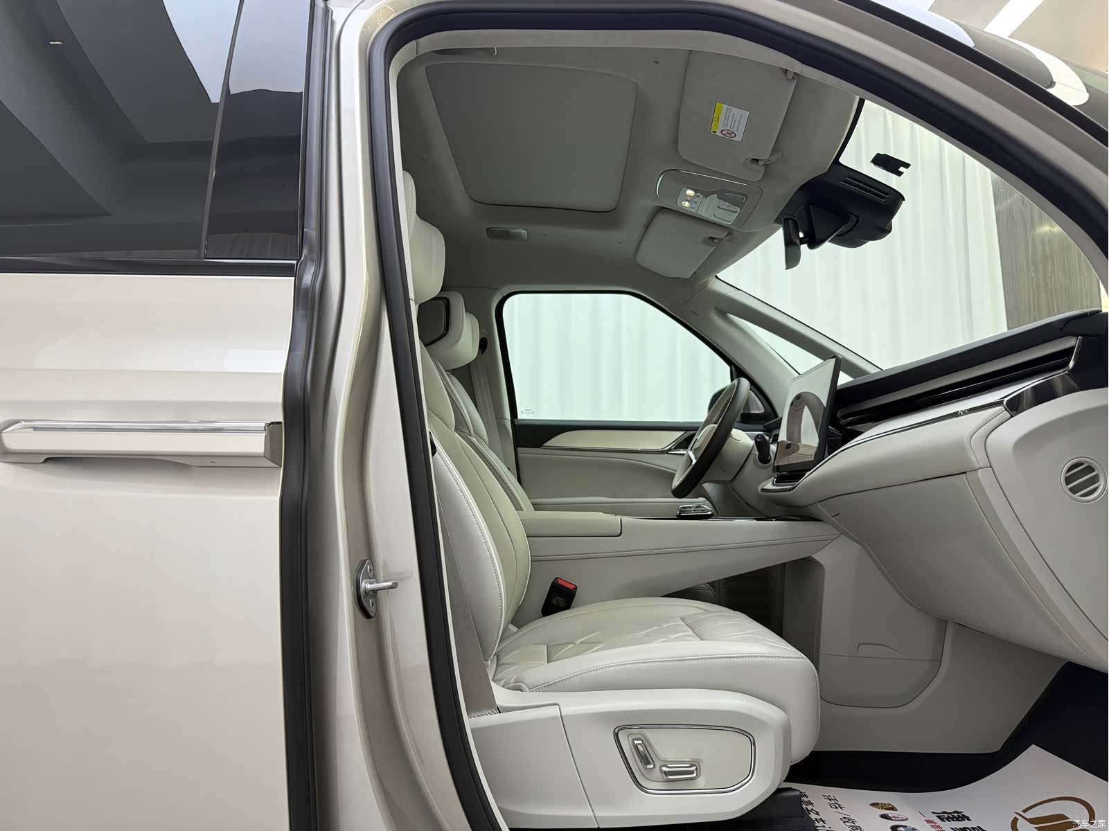 Volvo EM90, 2024 12