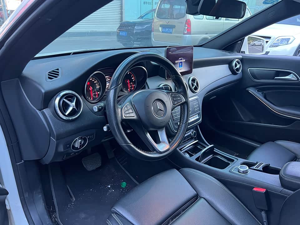 Mercedes-Benz CLA