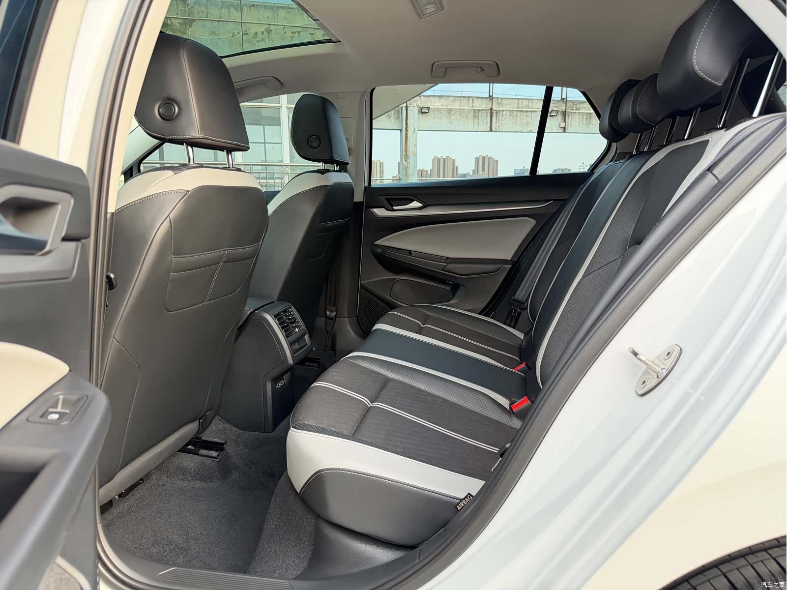 Volkswagen Golf, 2025 6