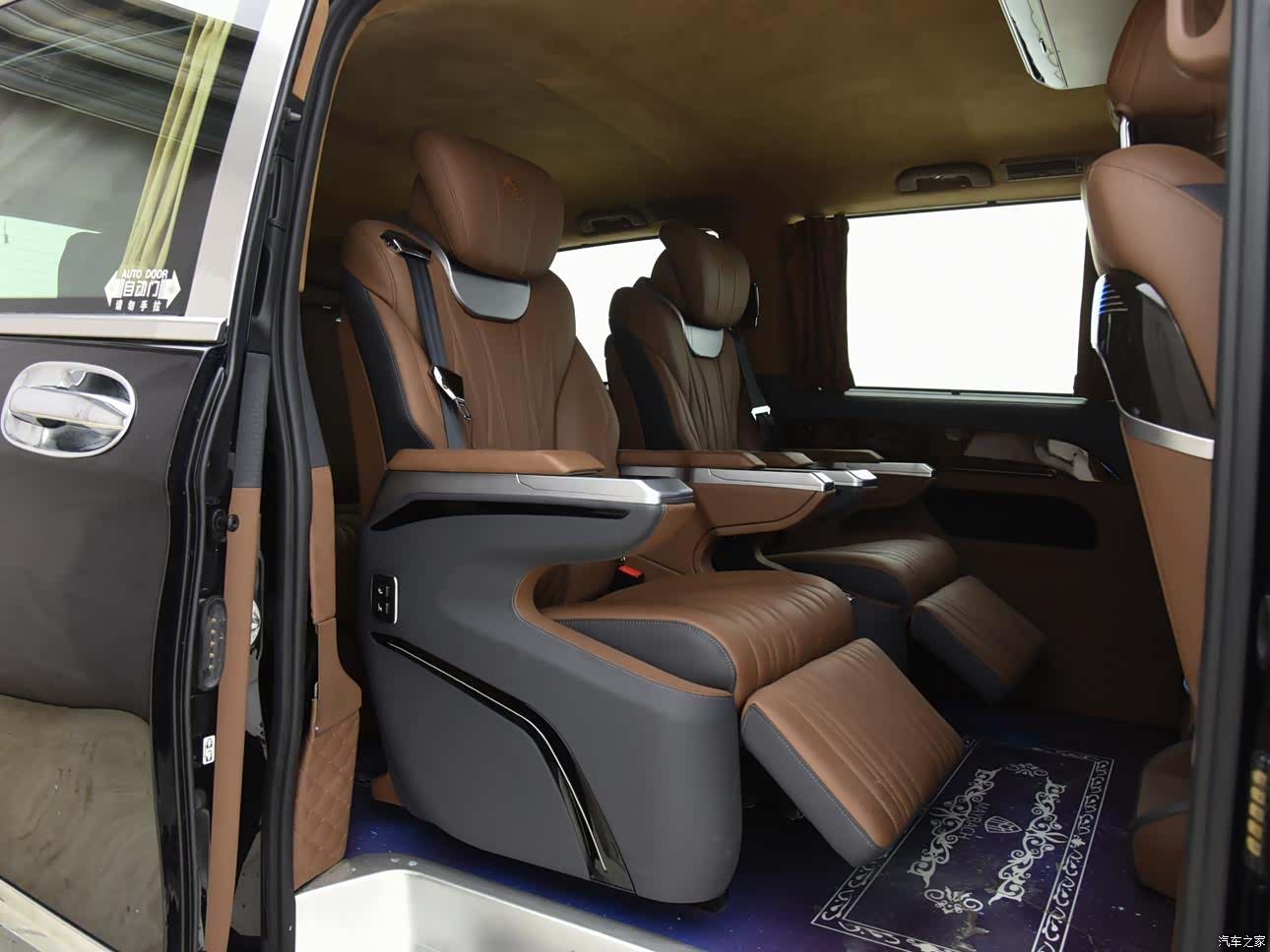 Mercedes-Benz 7, 2022 10