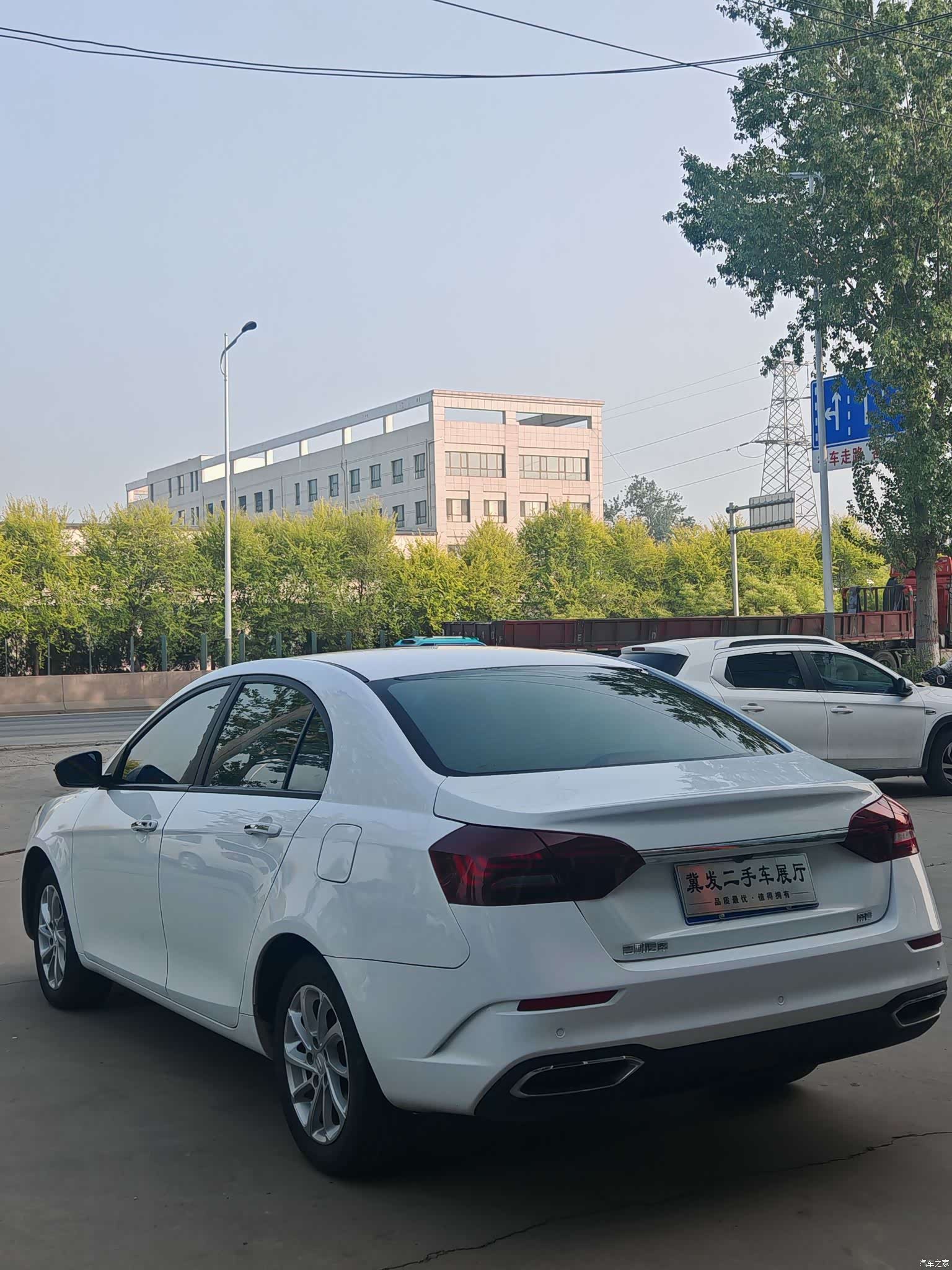 Geely Emgrand, 2022 все фото