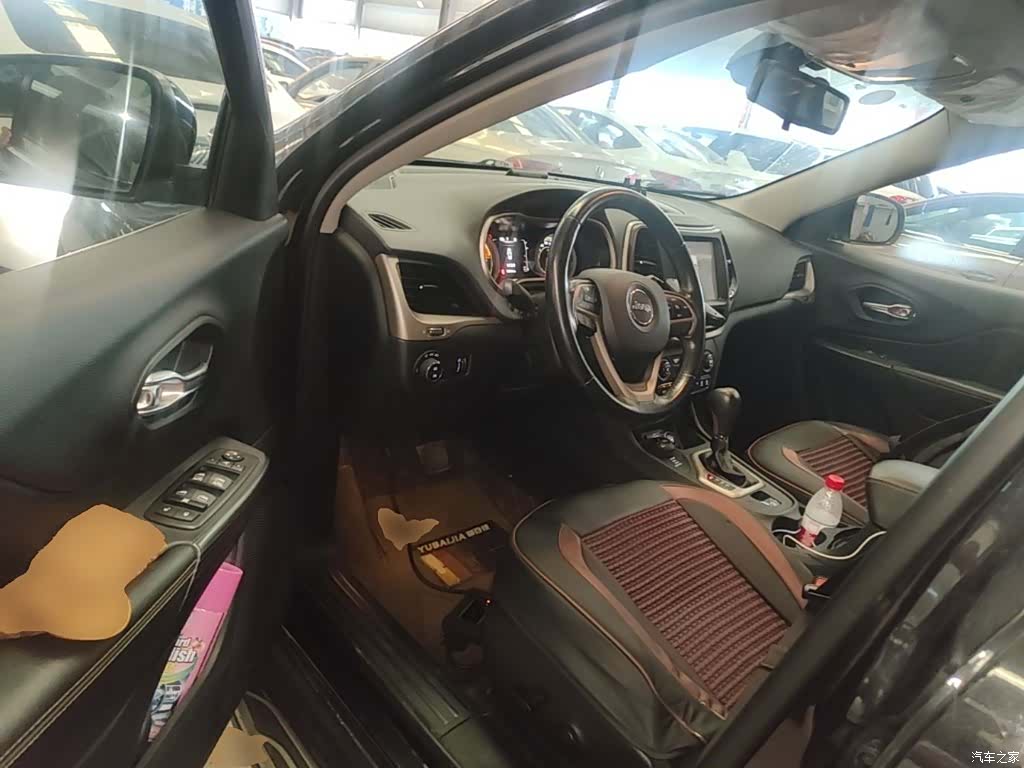 Jeep Cherokee, 2018 16