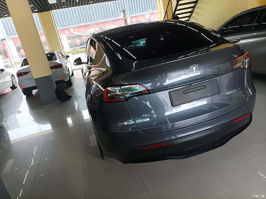 Tesla Model Y, 2023 все фото