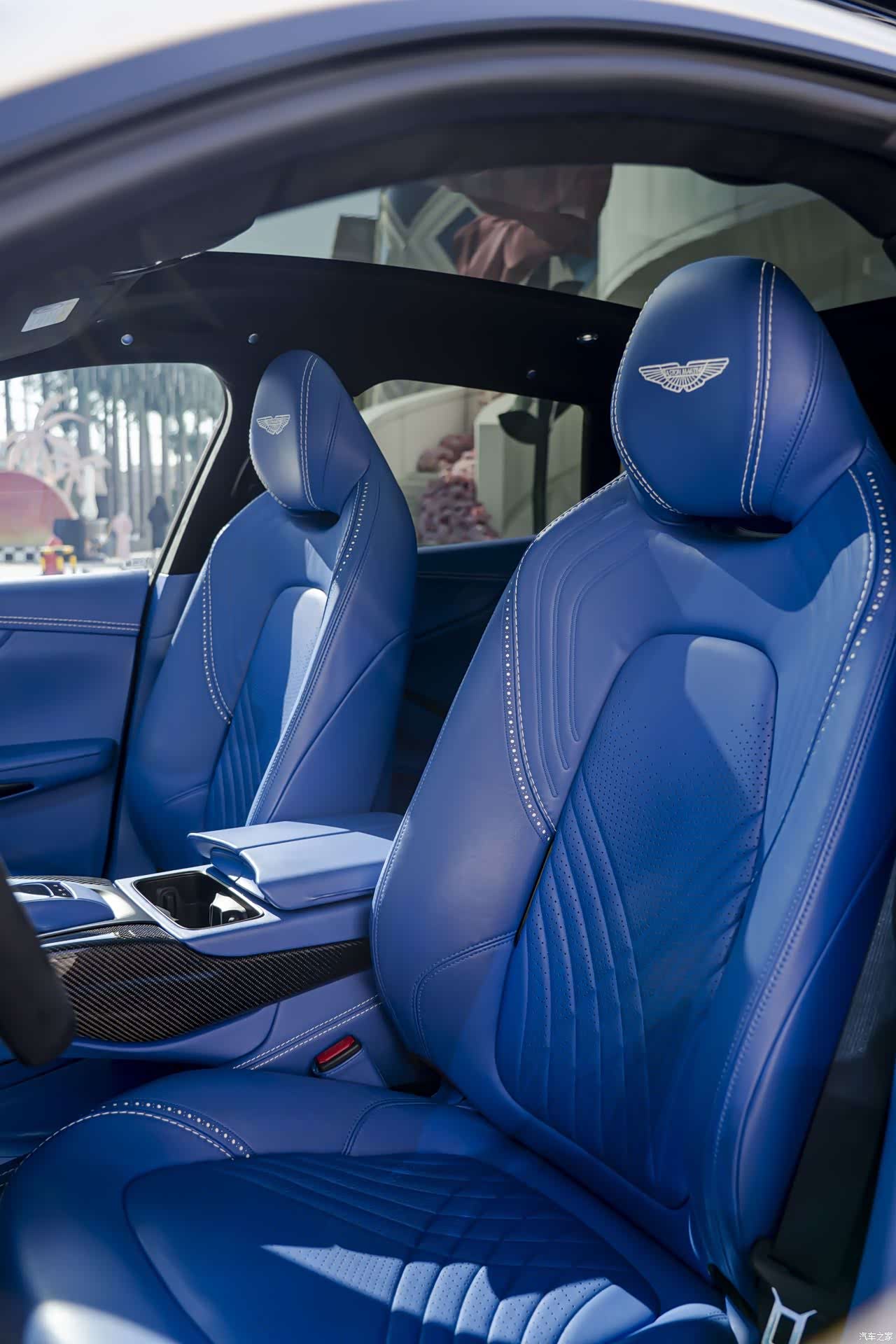 Aston Martin DBX, 2021 15
