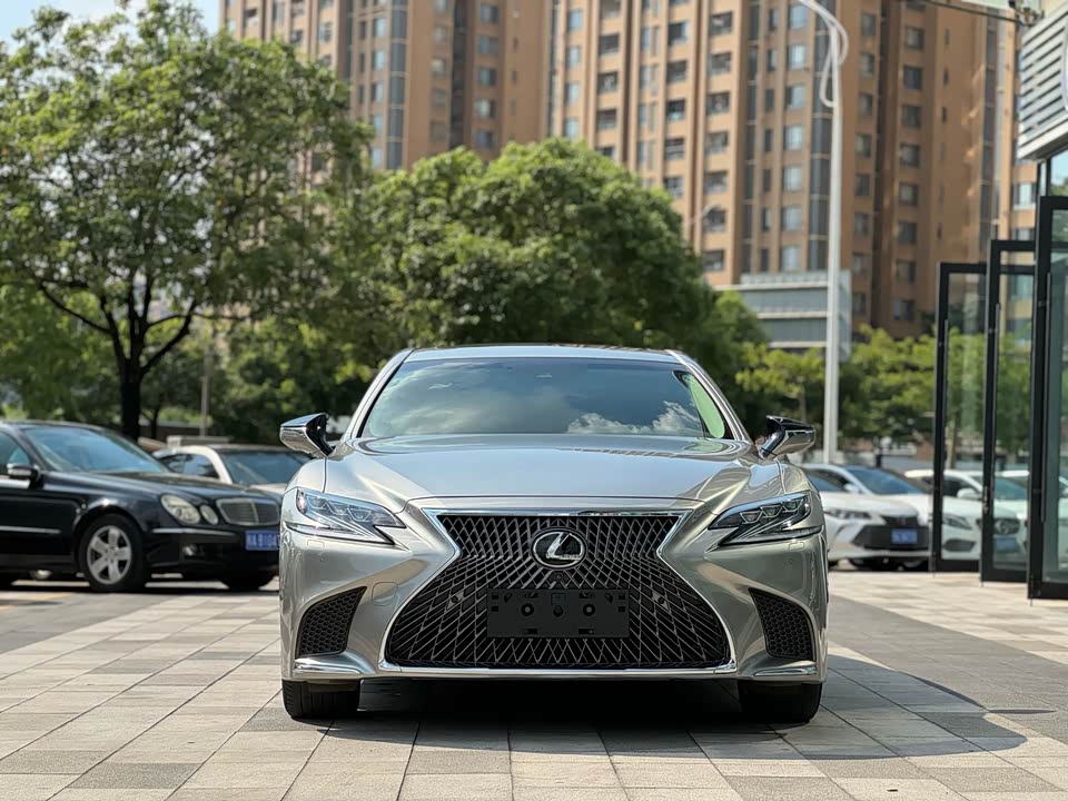 Lexus LS