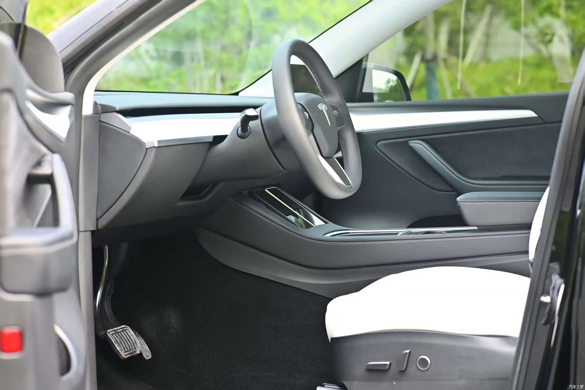 Tesla Model Y, 2023 4
