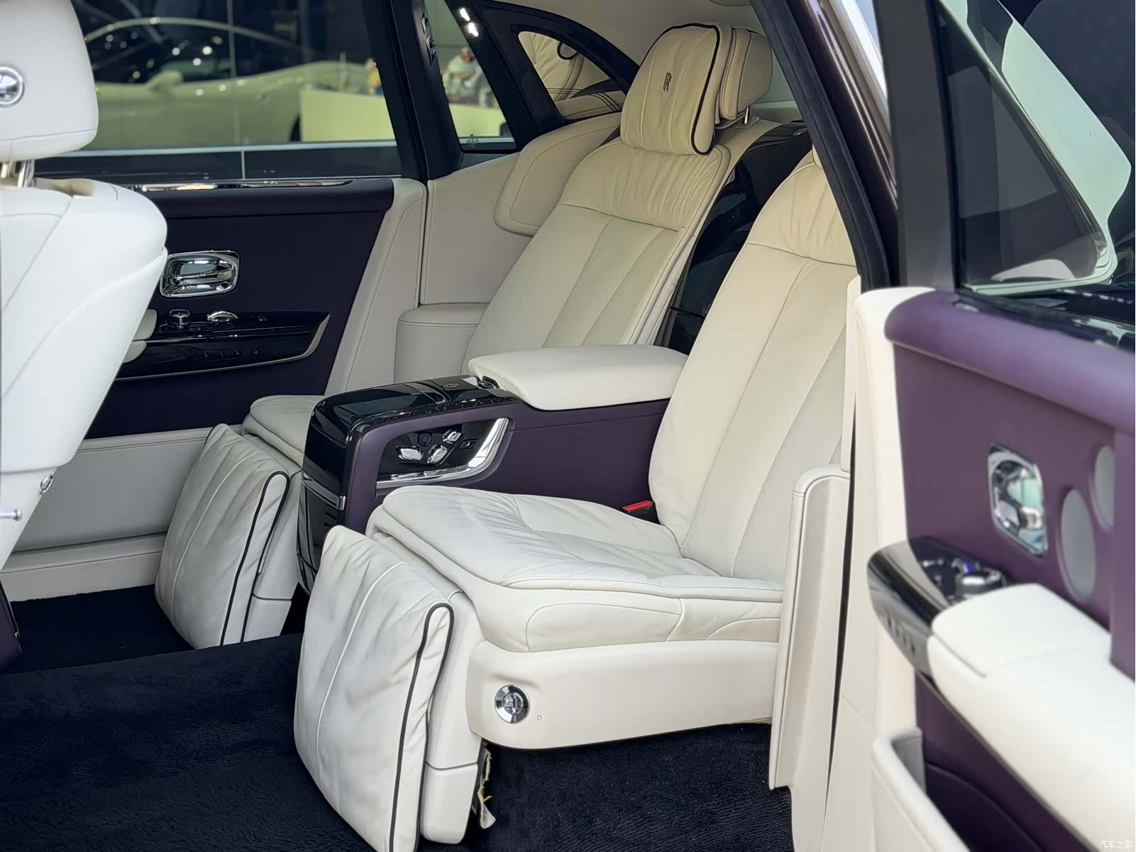 Rolls-Royce Phantom, 2019 19