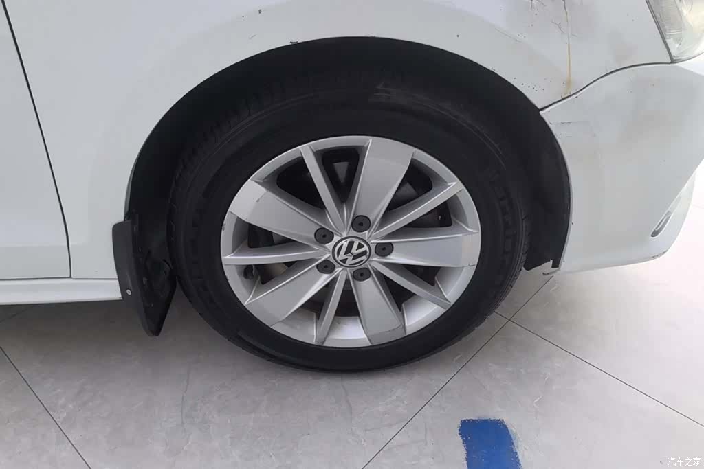 Volkswagen Sagitar, 2015 6