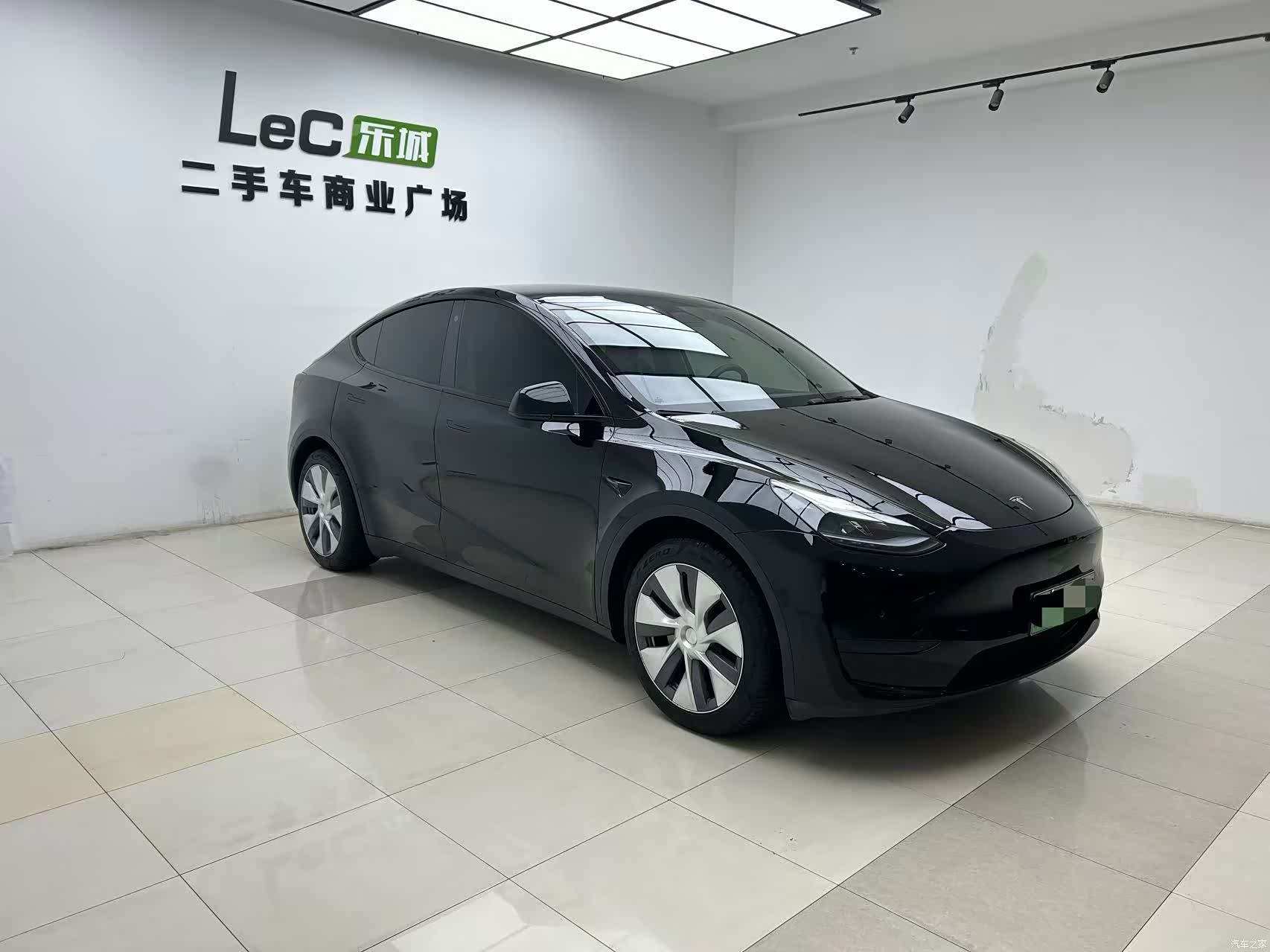 Tesla Model Y, 2023 1