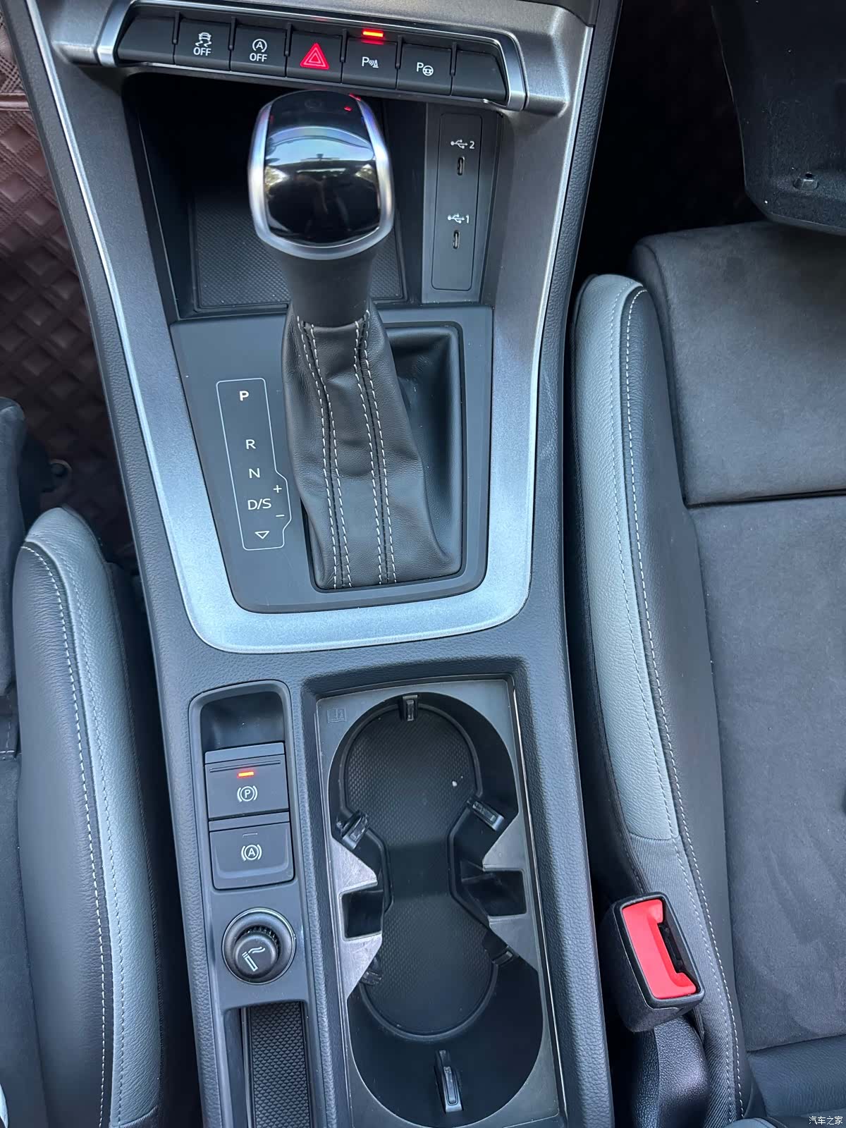 Audi Q3, 2022 11