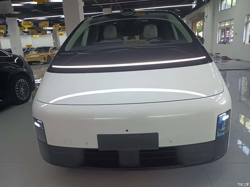 Li Auto MEGA, 2025 3