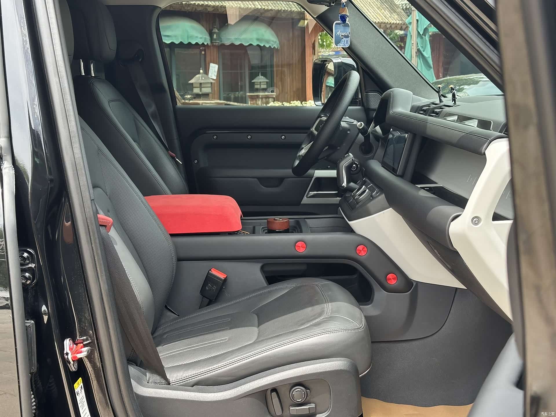 Land Rover Defender, 2021 14