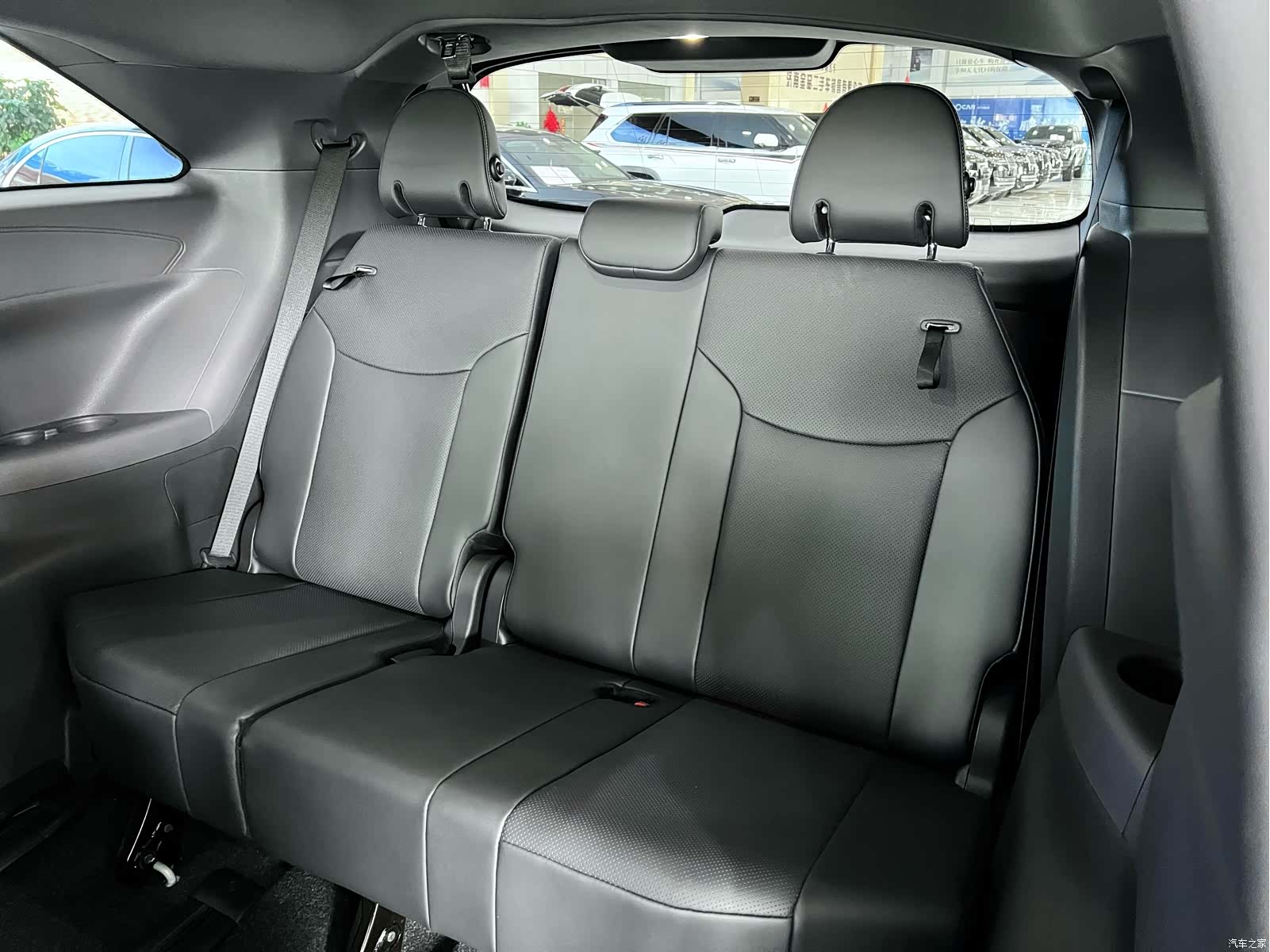 Toyota Sienna, 2025 11