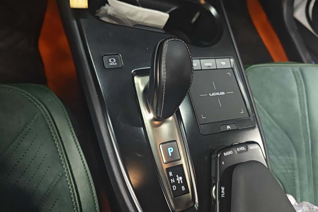 Lexus UX, 2022 16