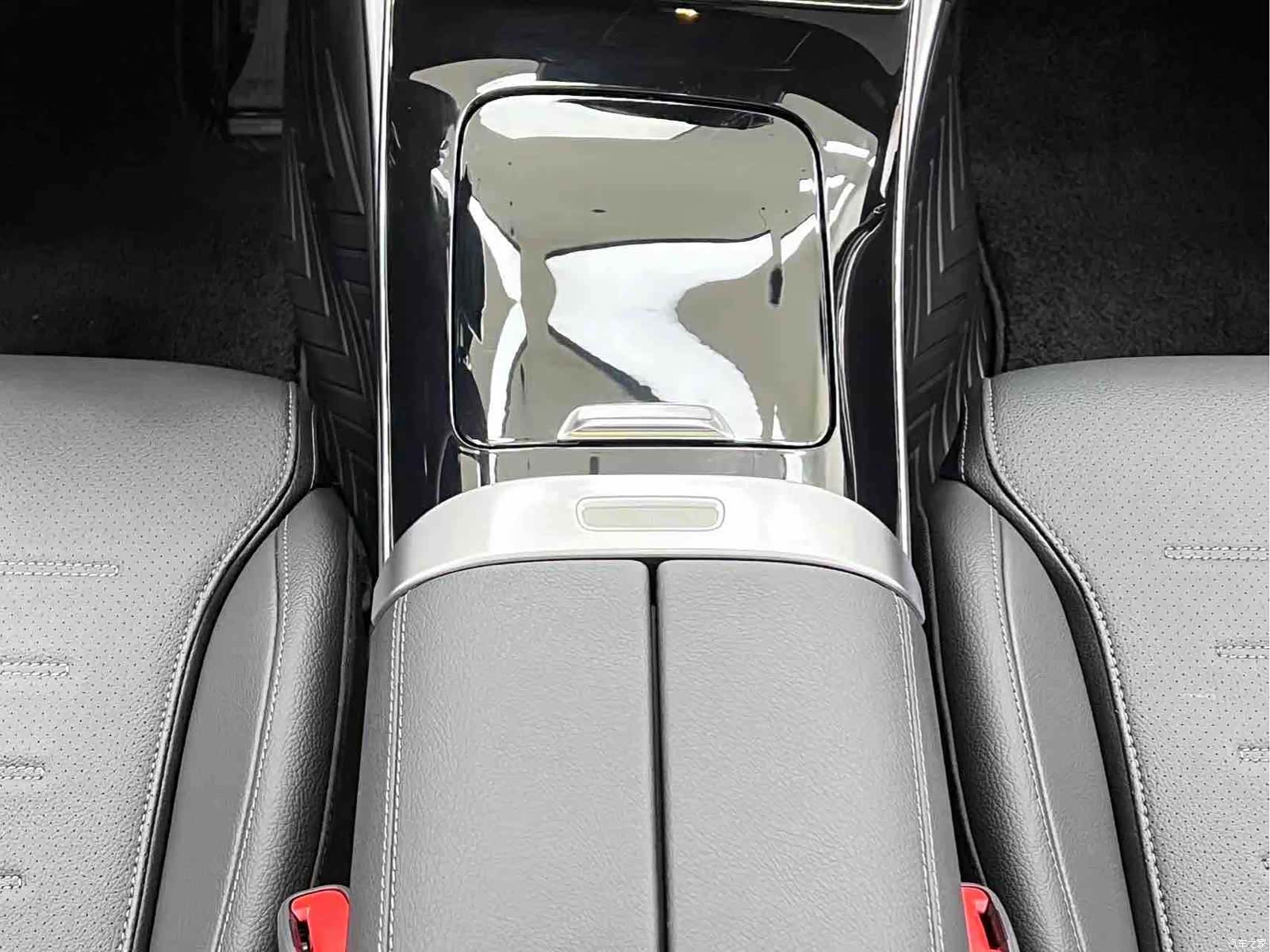 Mercedes-Benz C-Class, 2024 18