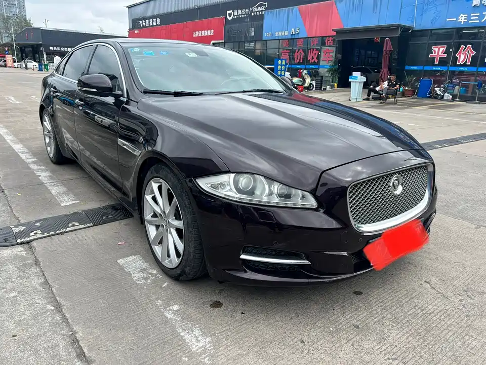 Jaguar XJ