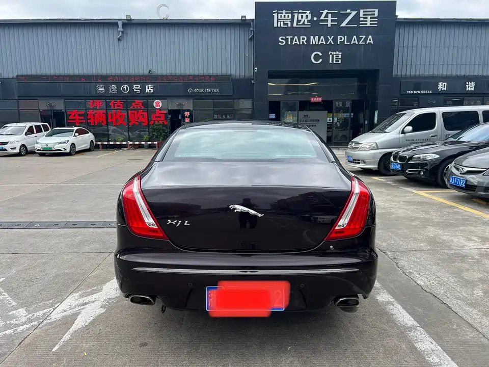 Jaguar XJ