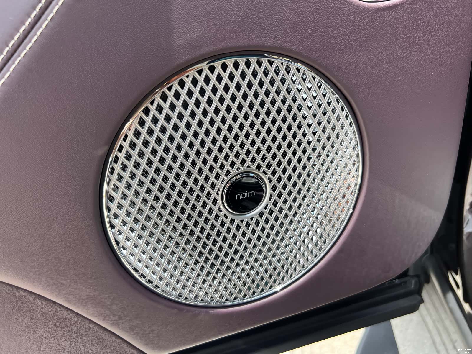Bentley Bentayga, 2023 29