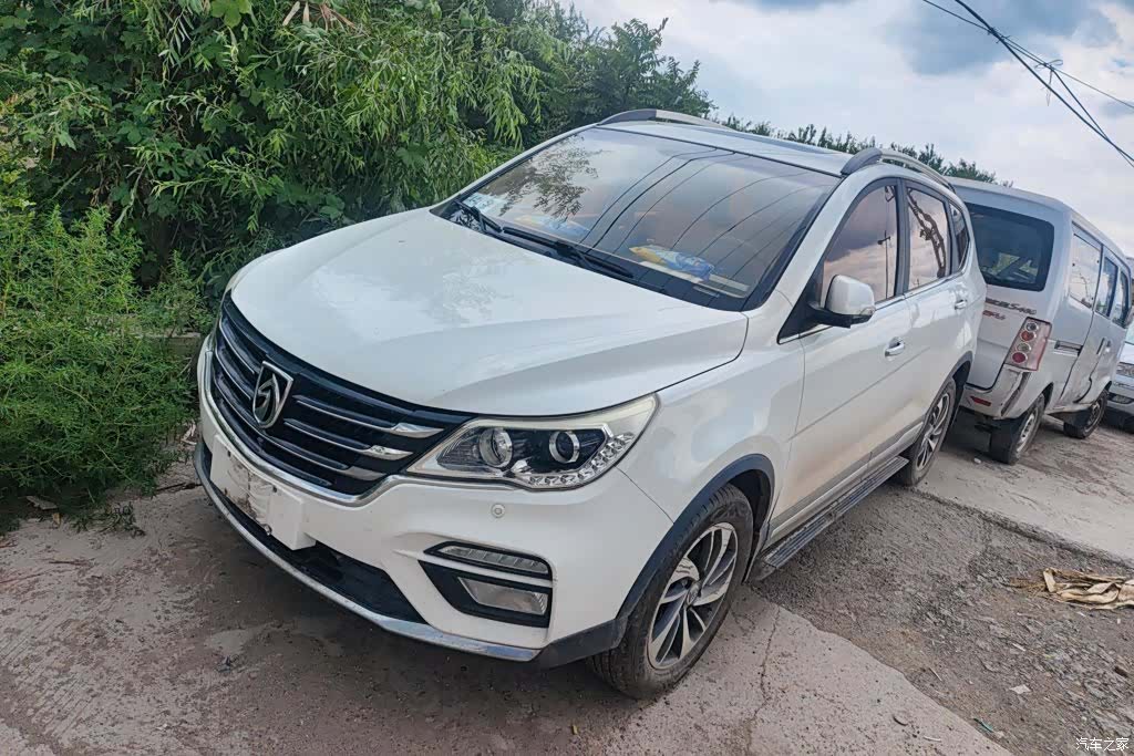 Wuling 560, 2017 1