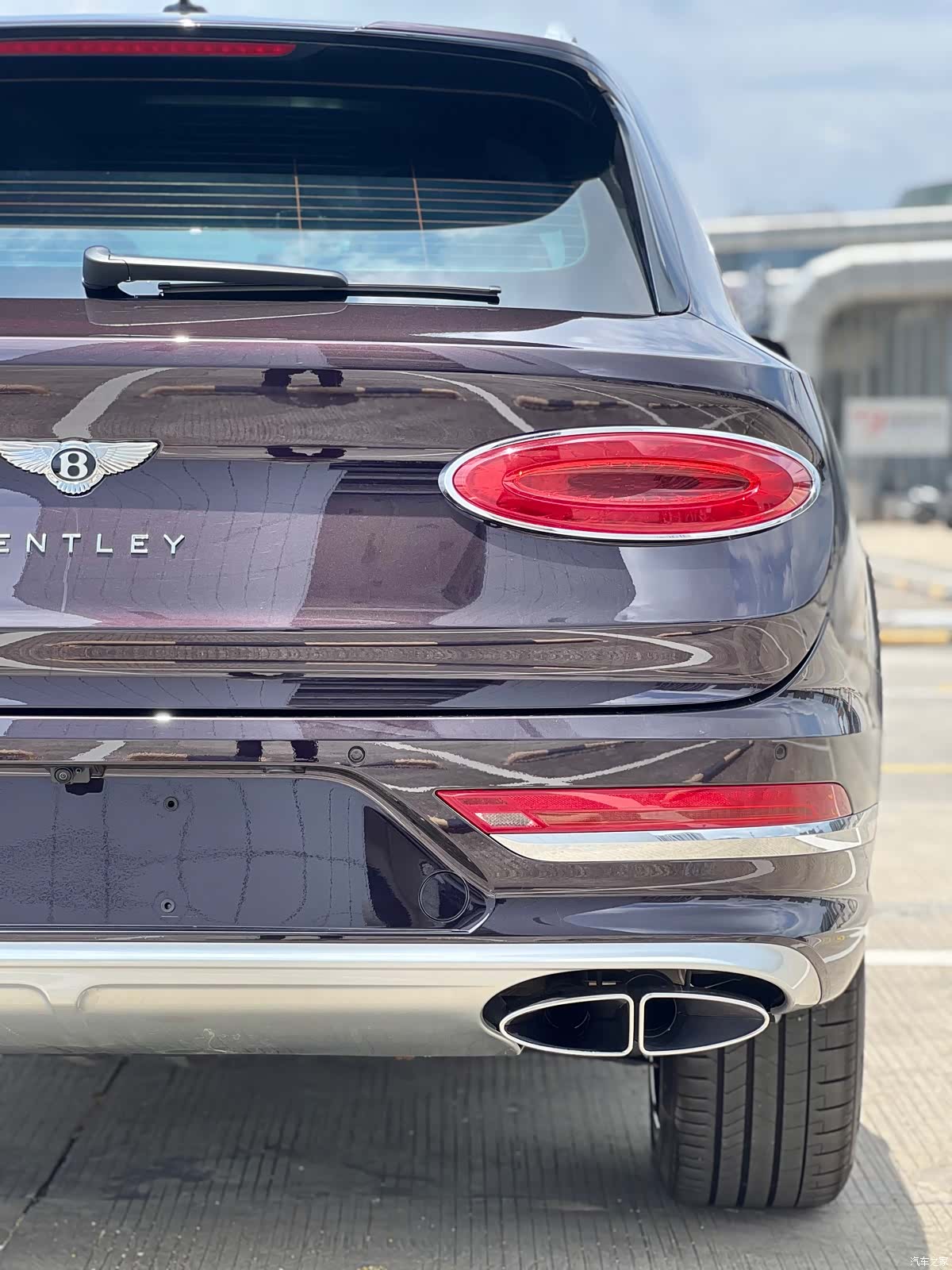 Bentley Bentayga, 2023 21