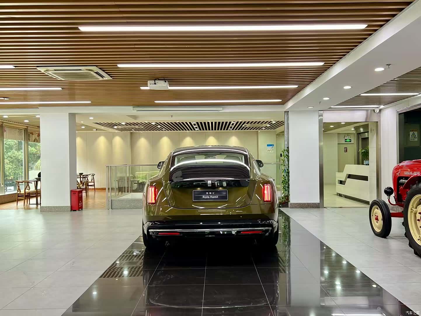 Rolls-Royce Spectre, 2025 все фото
