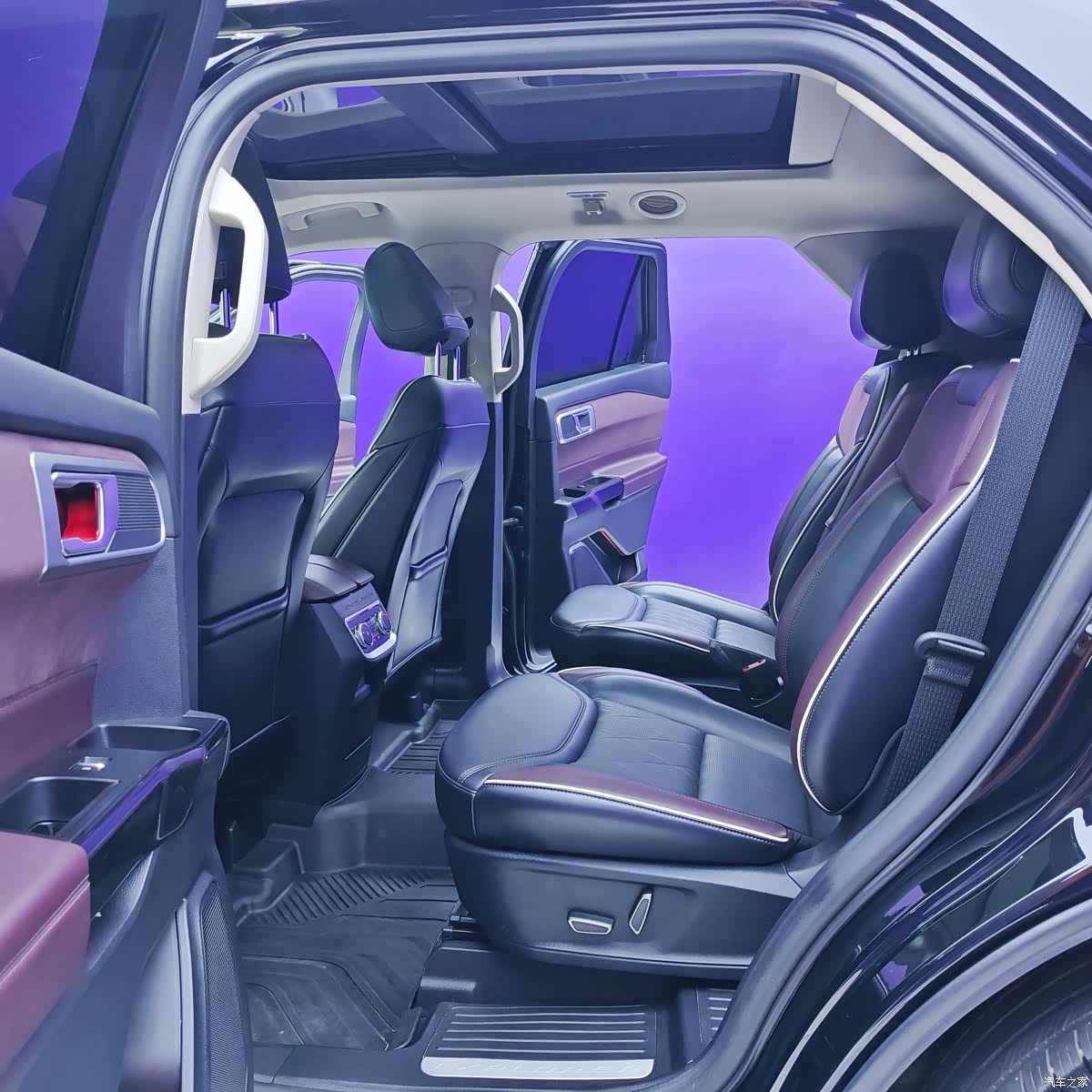 Ford Explorer, 2022 11