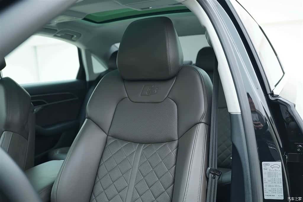 Audi A8L, 2021 14