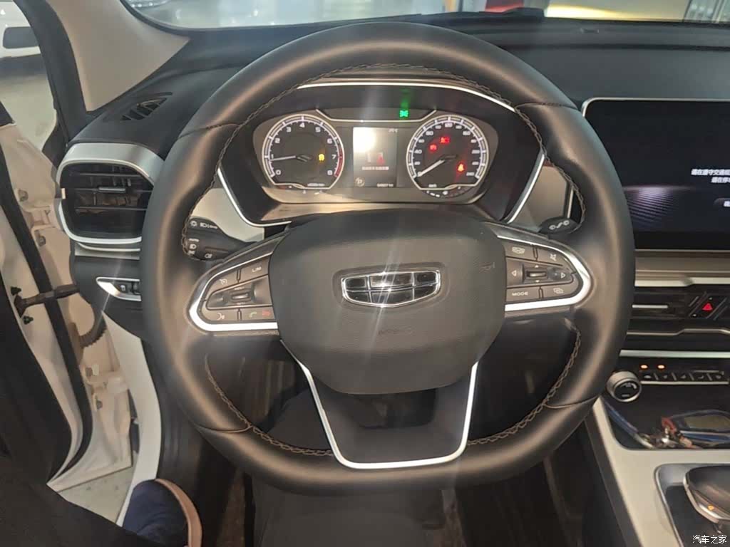 Geely Coolray, 2023 11