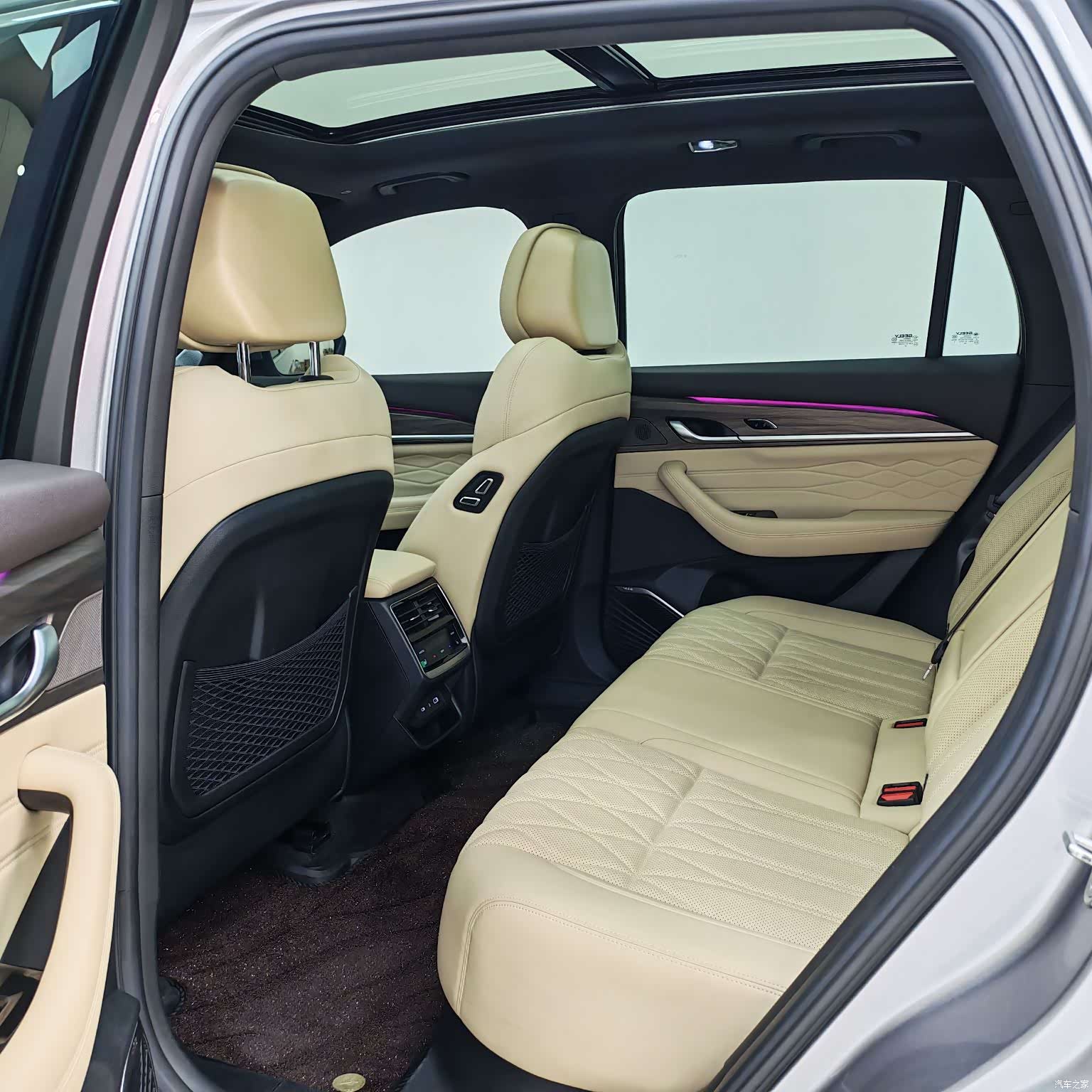 Geely Xingyue L, 2025 7
