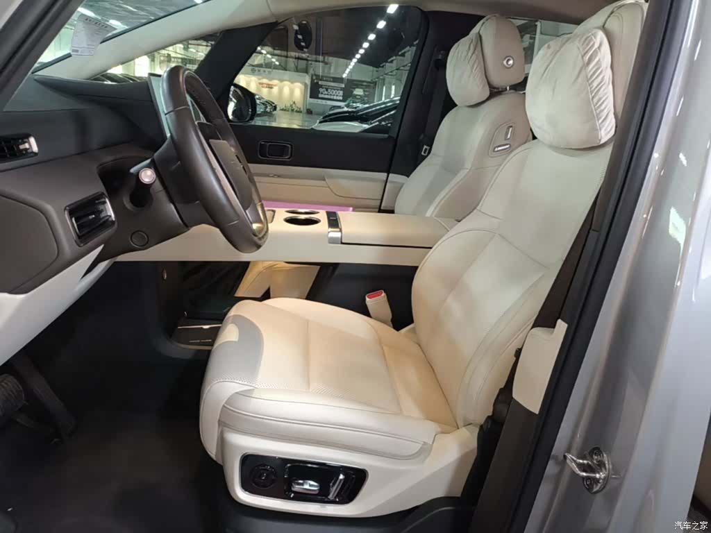 Li Auto MEGA, 2024 15