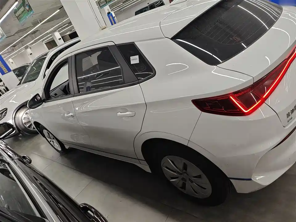 BYD e2