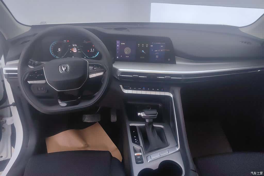 Changan CS35, 2025 12