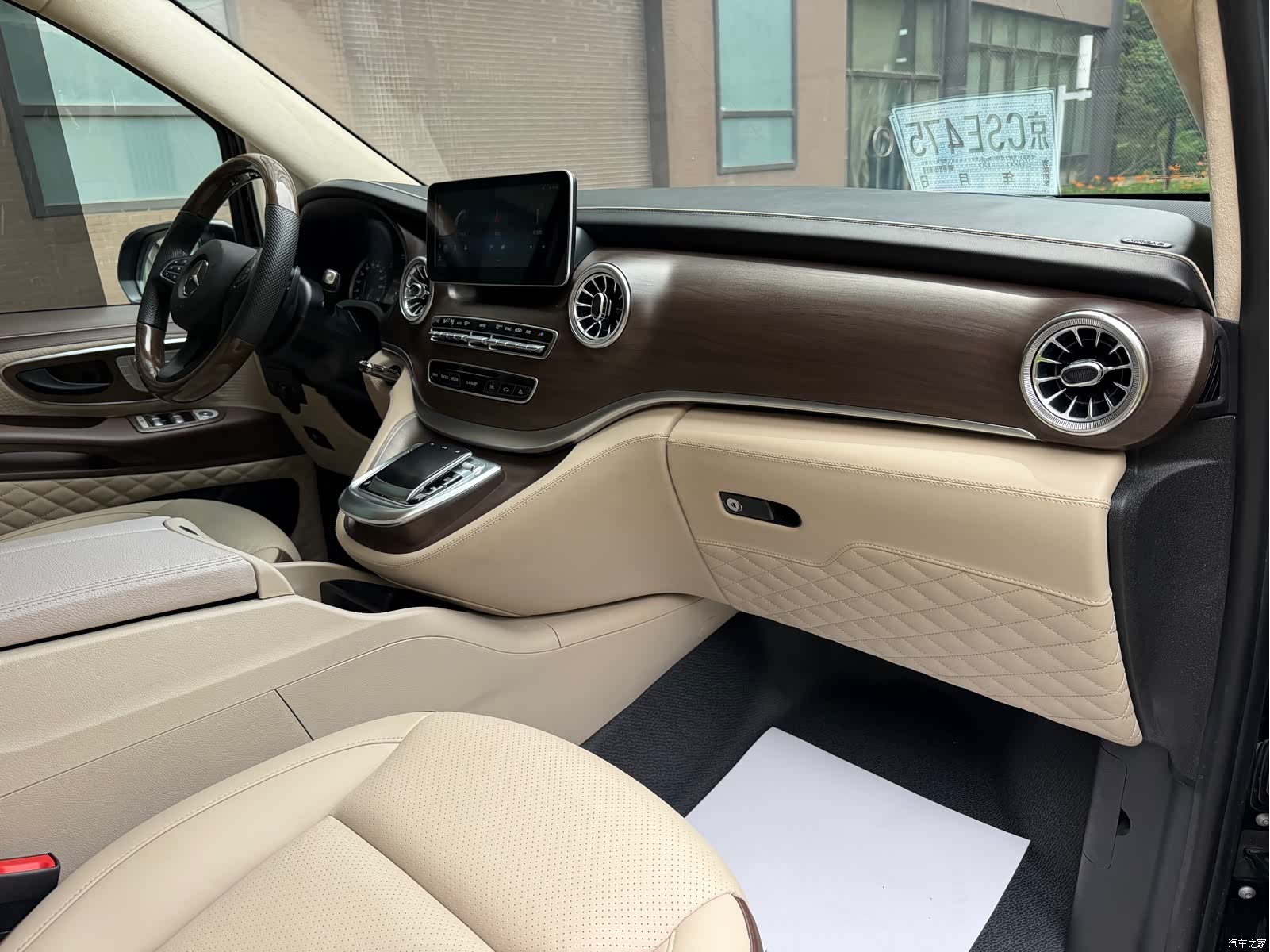 Mercedes-Benz 7, 2023 9