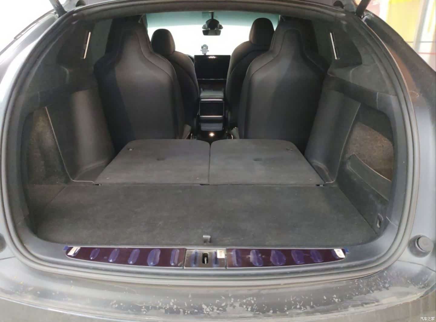 Tesla Model X, 2025 9