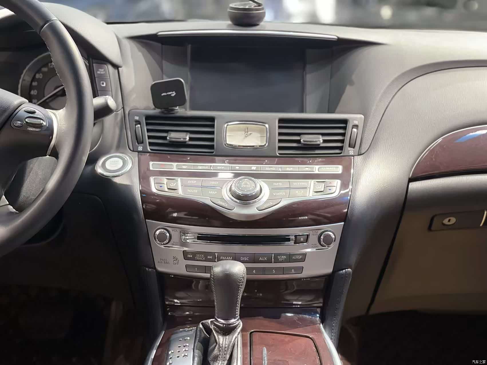 Infiniti Q70, 2014 25