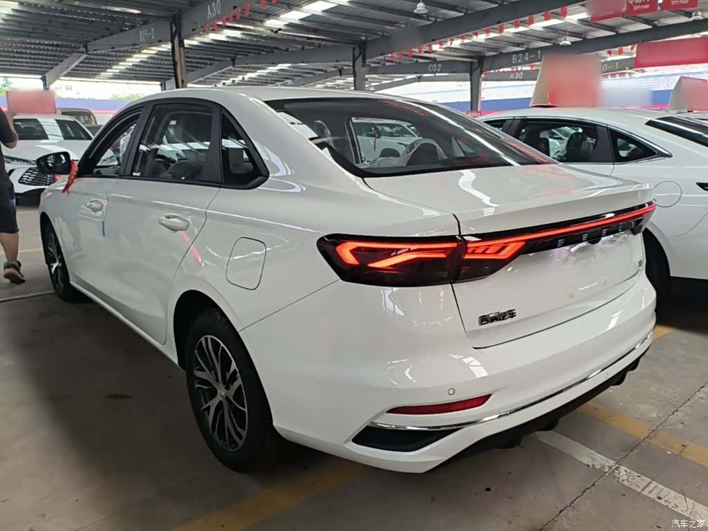 Geely Emgrand, 2026 все фото