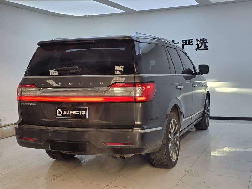 Lincoln Navigator