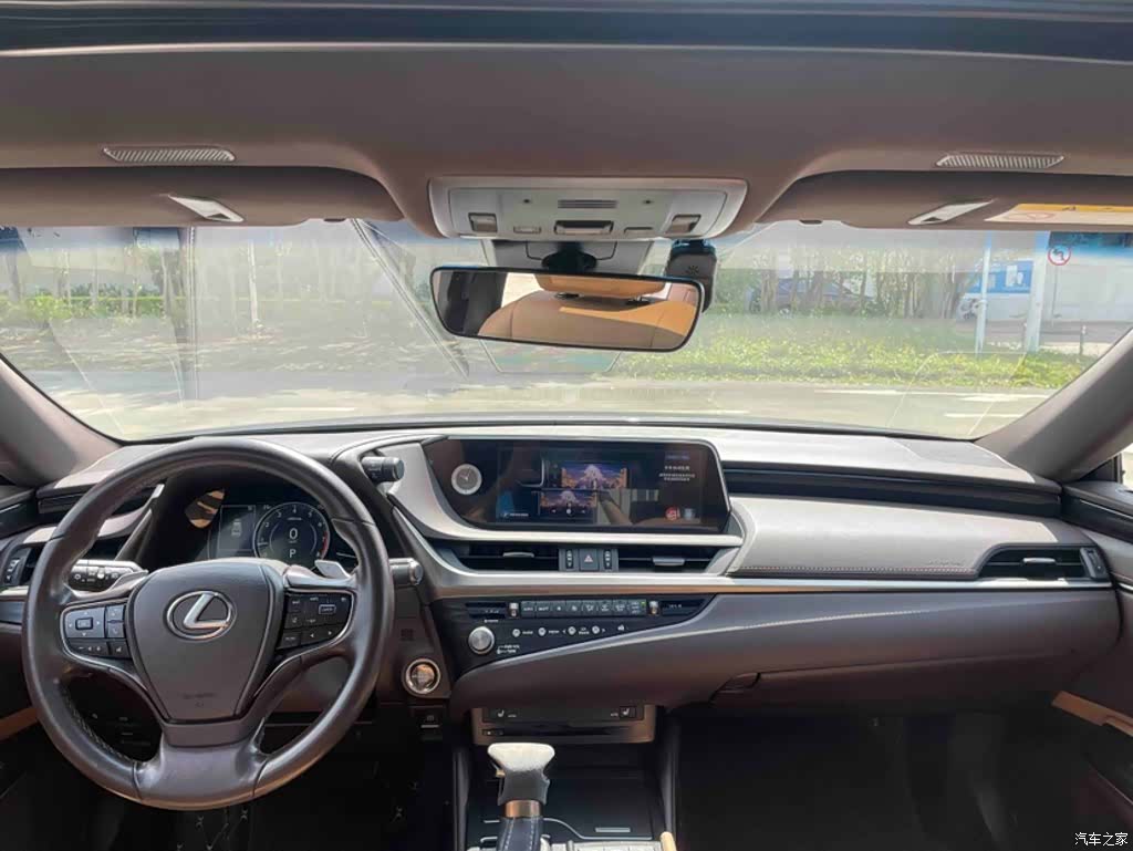Lexus ES, 2021 все фото