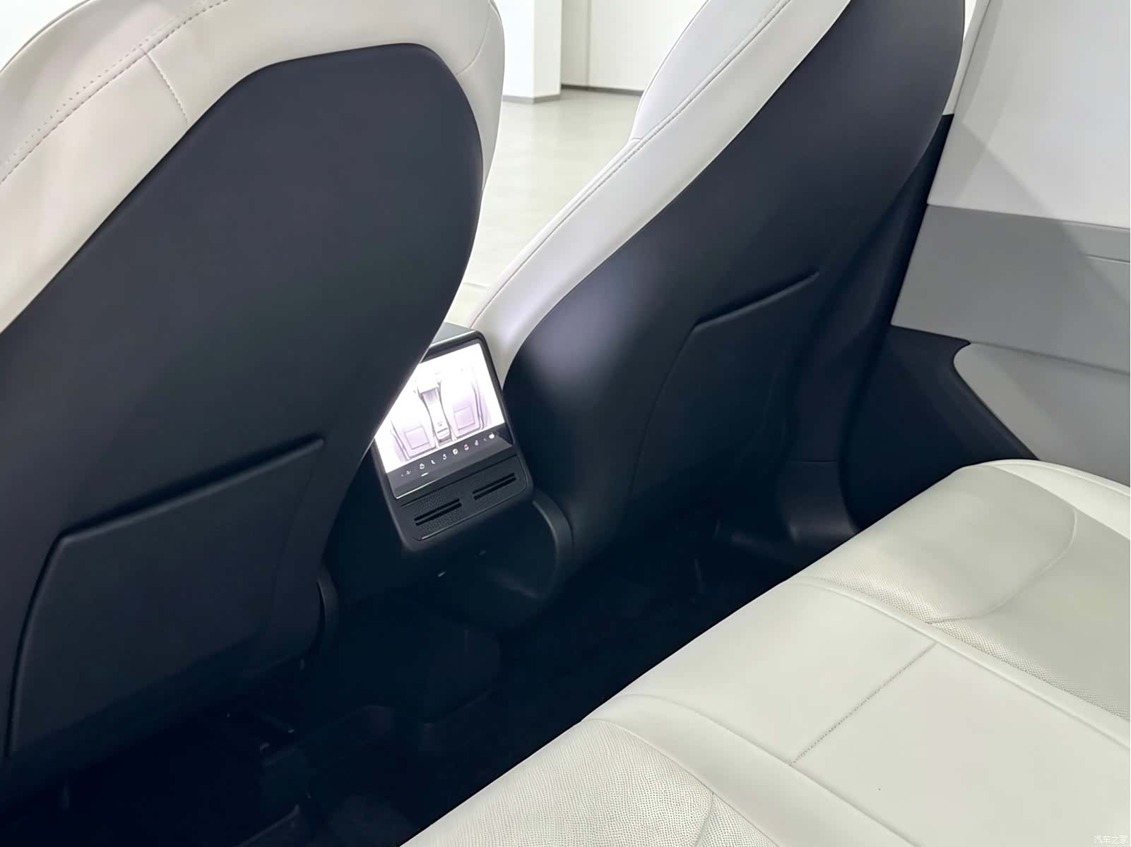 Tesla Model Y, 2025 6