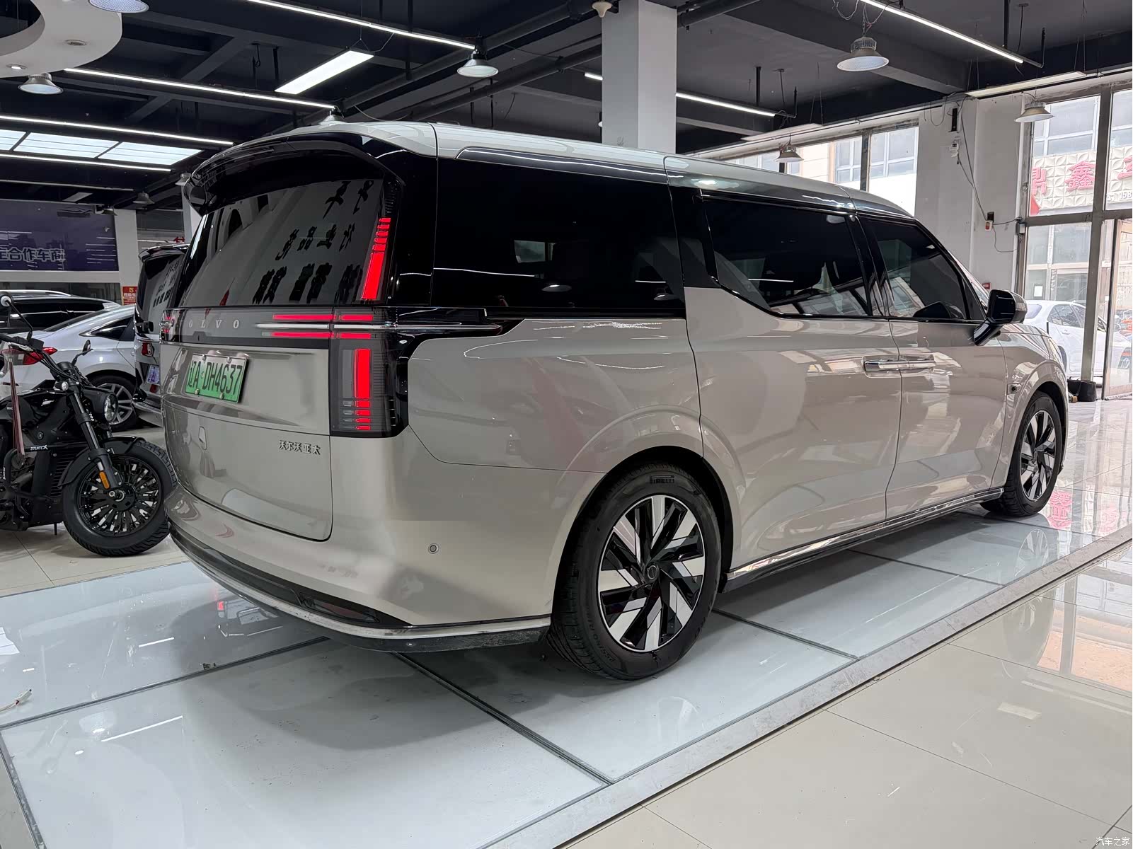 Volvo EM90, 2024 6