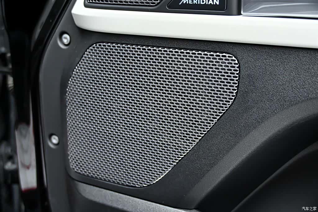 Land Rover Defender, 2024 28
