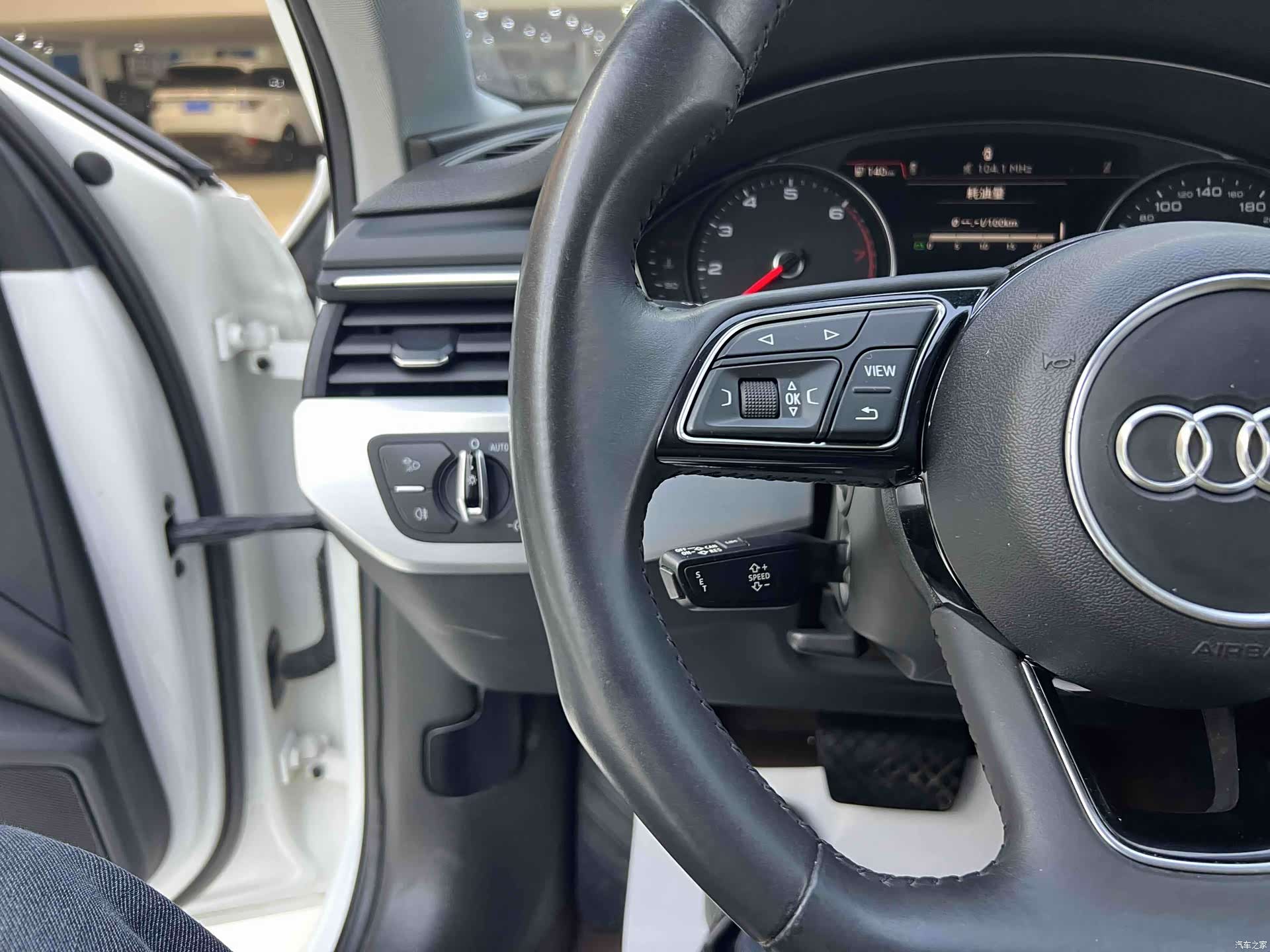 Audi A4L, 2018 9