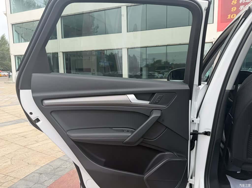 Audi Q5L, 2022 9
