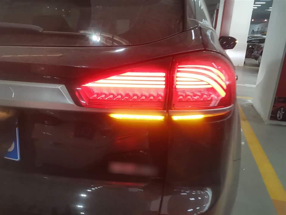 Geely Atlas